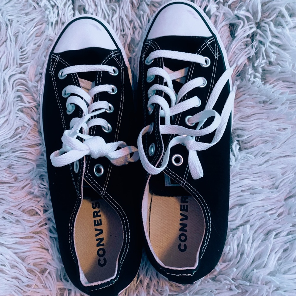 breaks new never worn converse